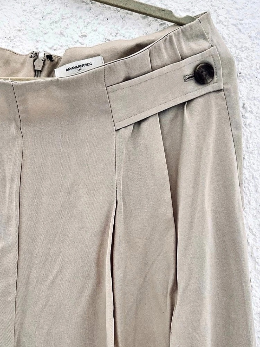 Banana Republic Pleated Trousers in Beige Size 12 New